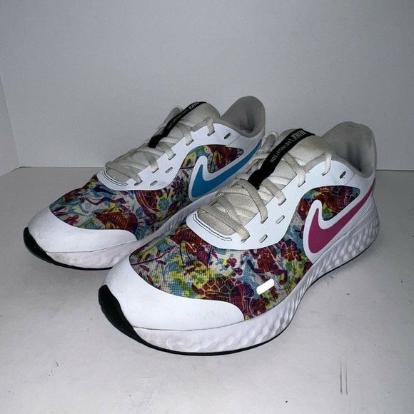 Nike Revolution 5 Fable Shoes Girls Youth Size 6.5Y Multicolor Style CJ2092 100 - Picture 3 of 8